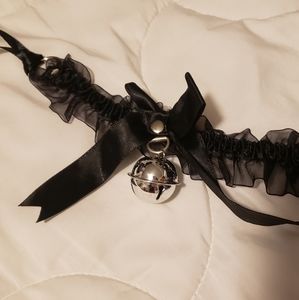 Bell lace choker